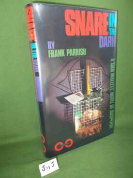 Book cover ofSnare in the Dark