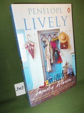 Book cover ofFamily Album
