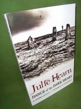 Book cover ofDance of the Dark Heart